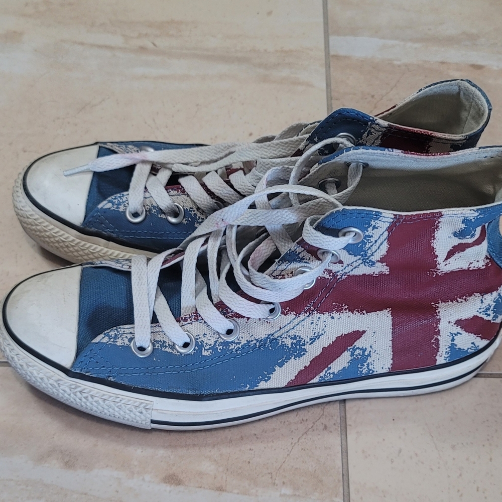 Converse women shoes size 8